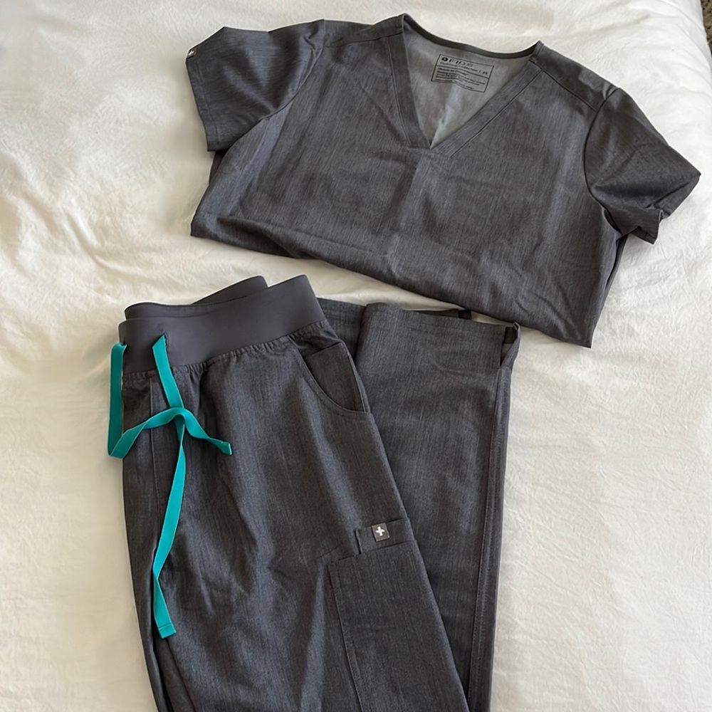 Figs scrubs set! Grey! Top is XS, bottom is S.